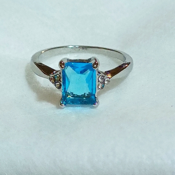🆕 Beautiful Sea Blue Zircon Ring 💍 - Picture 6 of 6
